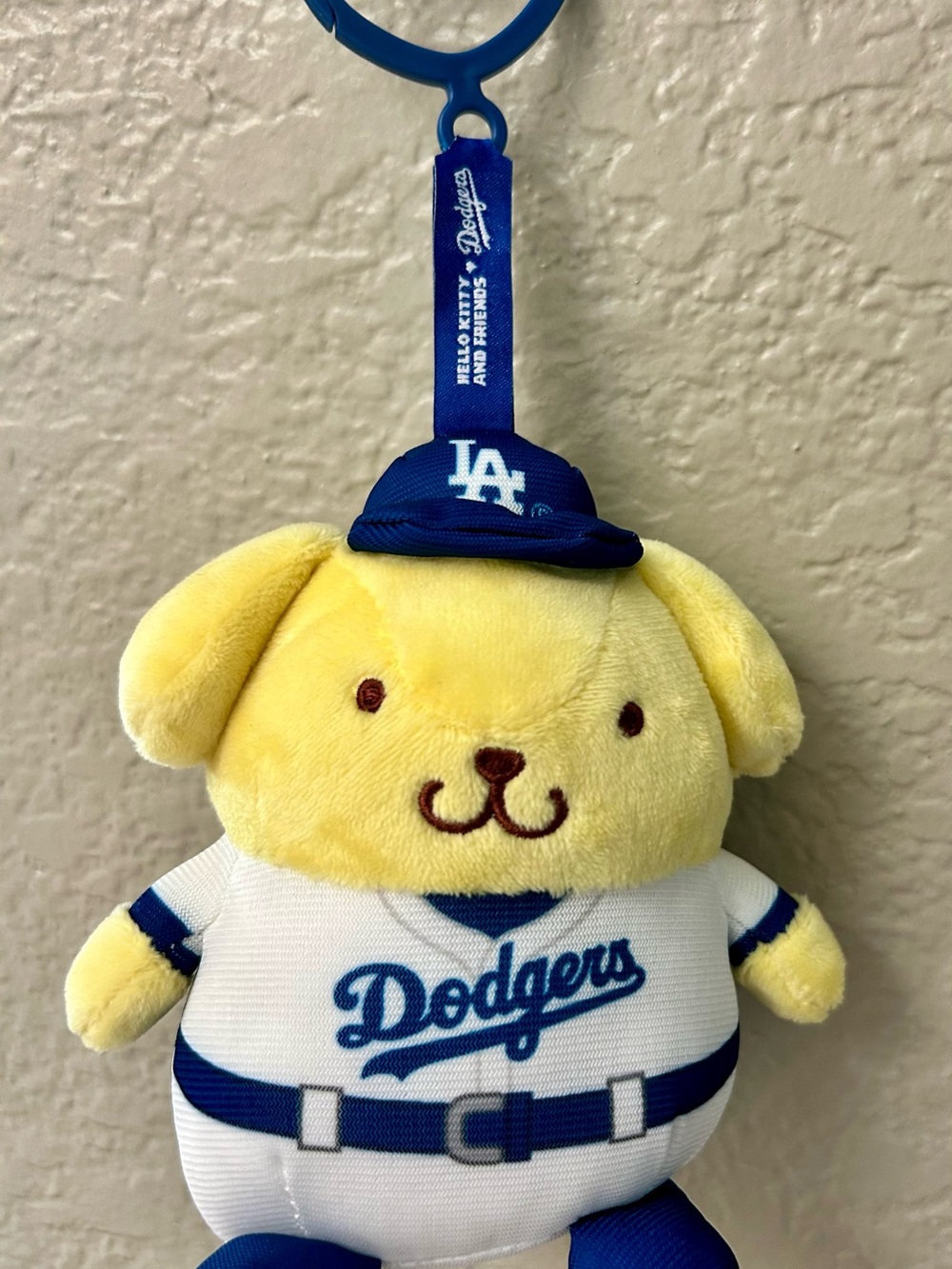 Los Angeles Yellow Plush Dog Keychain - Pompompurin Baseball Mascot